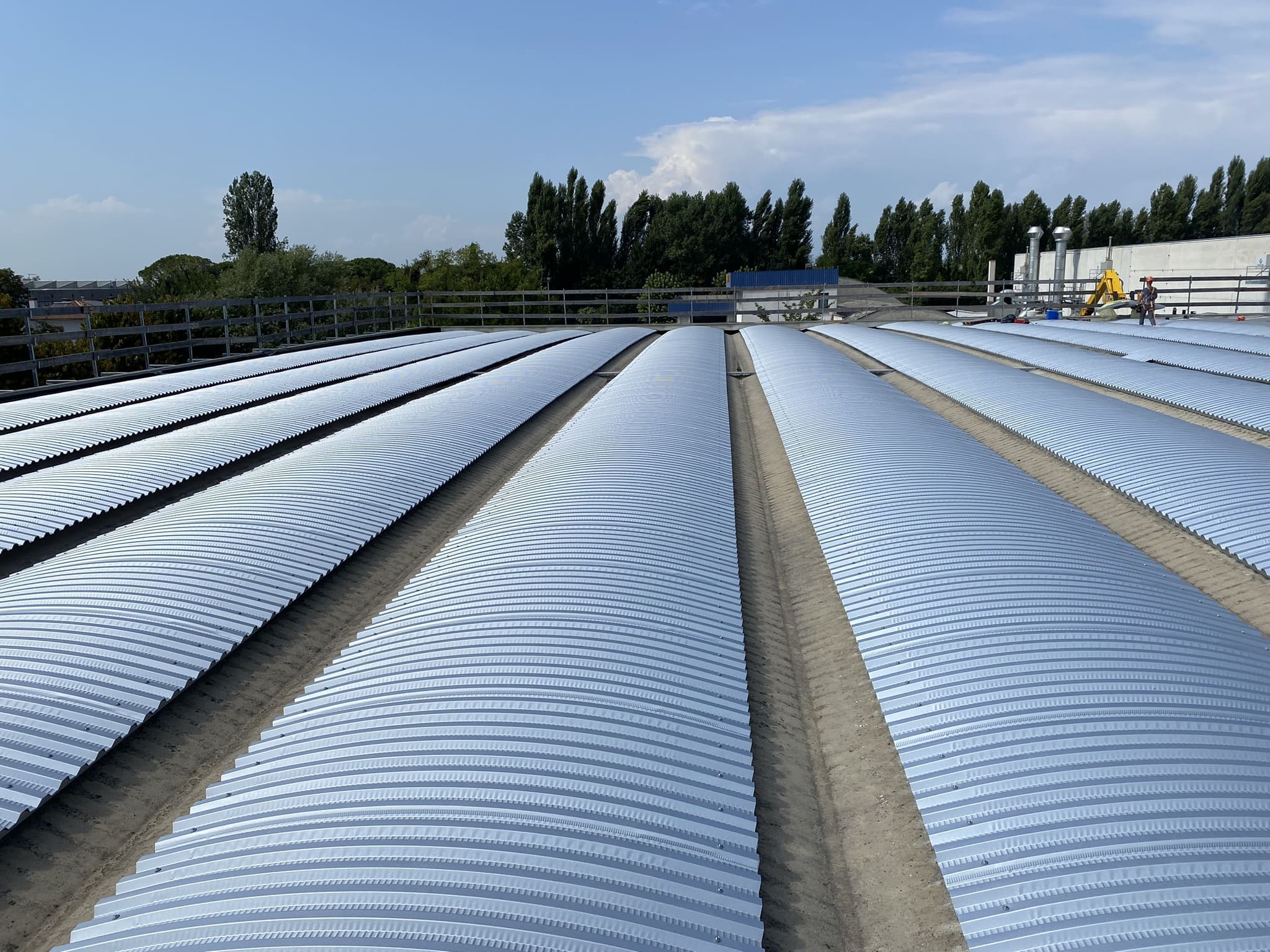 coperture isolate risparmio energetico industriale